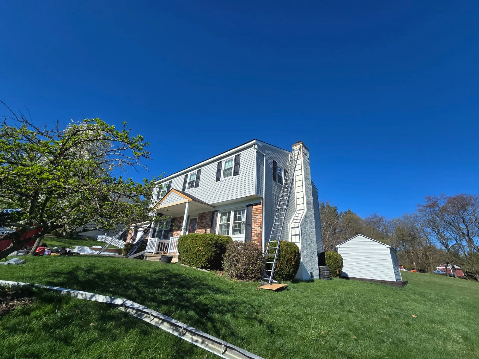 Vinyl or Wood Siding: Which One Holds Up Better Here